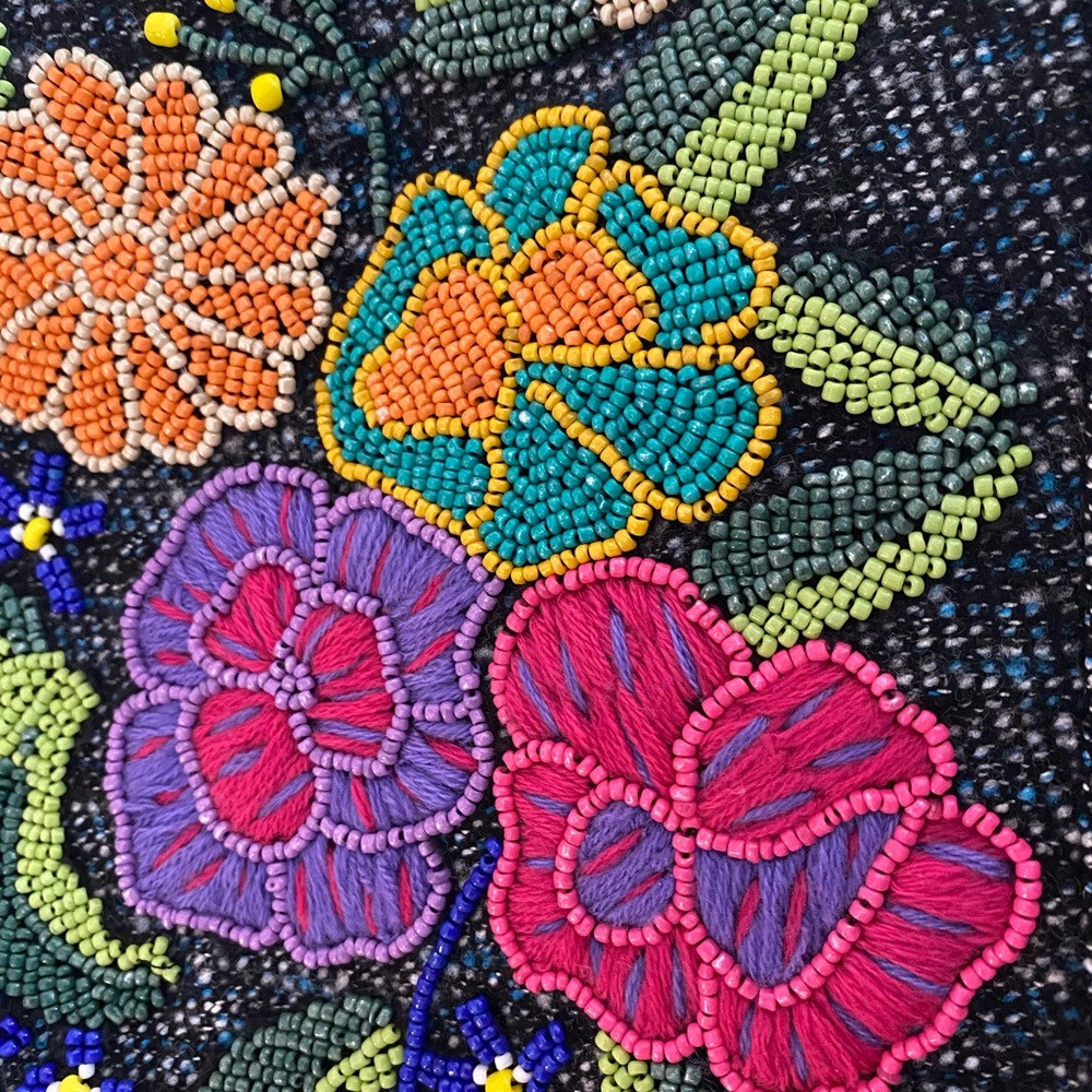 America & Beyond floral embroidered bag. - Picture 6 of 8